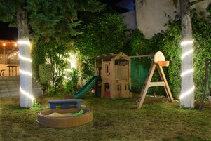 Área de juegos infantiles al aire libre