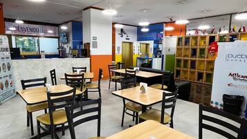 Desayuno completo todos los días (con cargo)