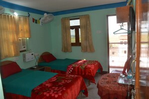 Desk, soundproofing, iron/ironing board, free WiFi