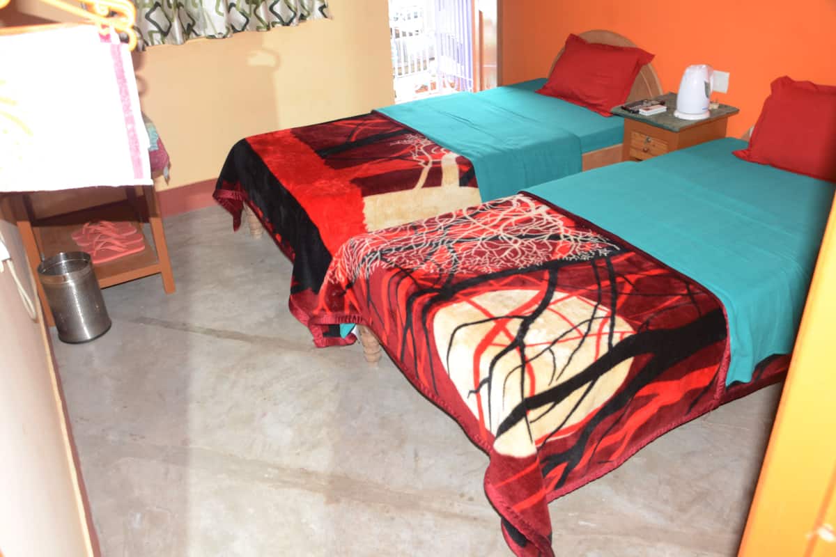 Standard Double or Twin Room, 1 Bedroom | 1 bedroom, desk, soundproofing, iron/ironing board
