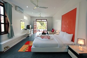 King Suite with Balcony and Pool View - Free Pick Up