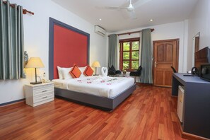 1 bedroom, minibar, in-room safe, individually decorated - Rose Royal Suite (Siem Reap)