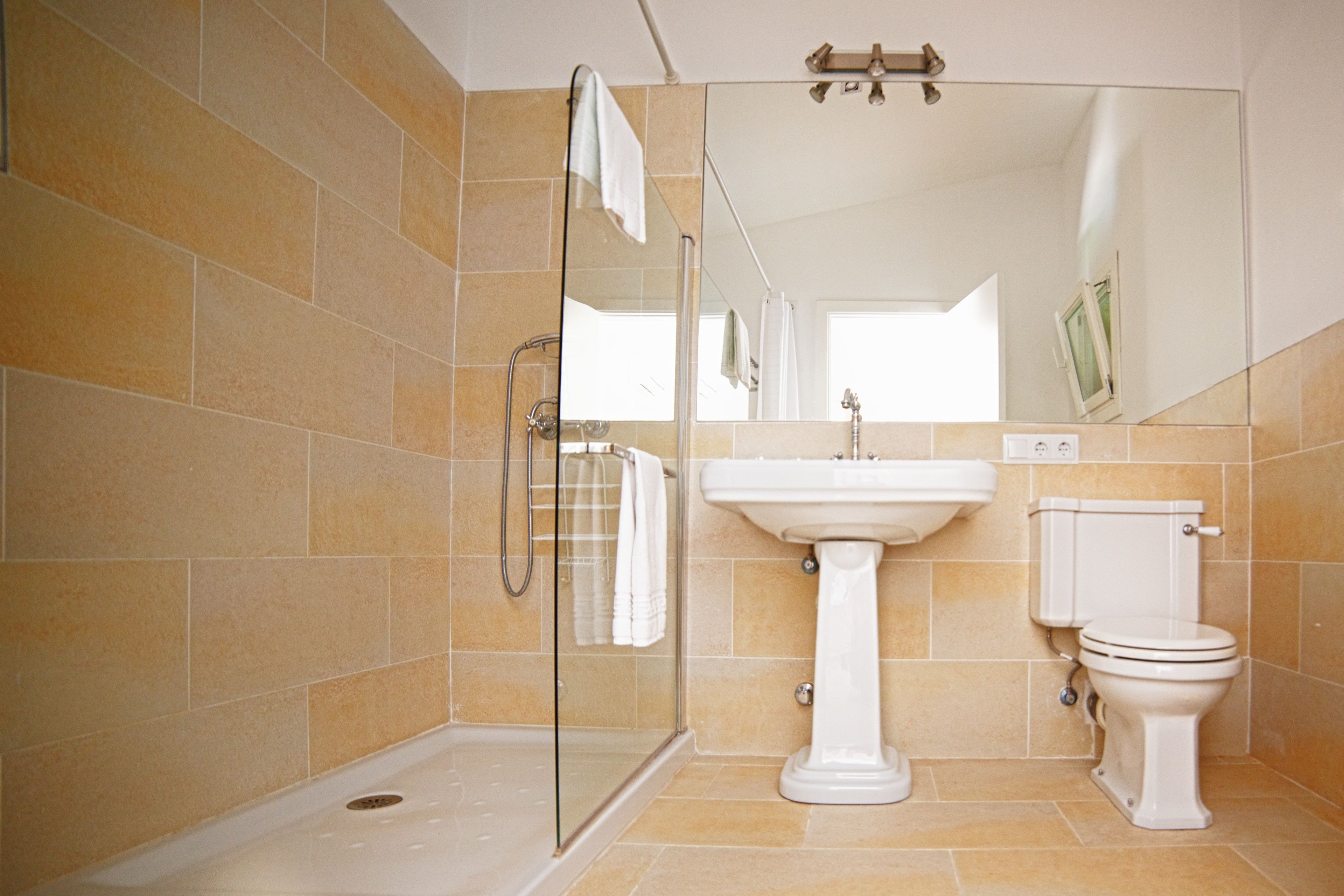 double room | bathroom | free toiletries, hair dryer, towels