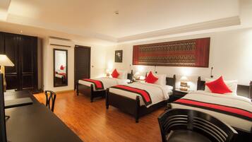 Junior Suite Triple Room (3 Single) | Egyptian cotton sheets, premium bedding, minibar, in-room safe