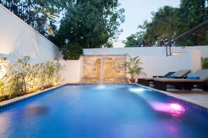 2 outdoor pools, pool umbrellas, pool loungers