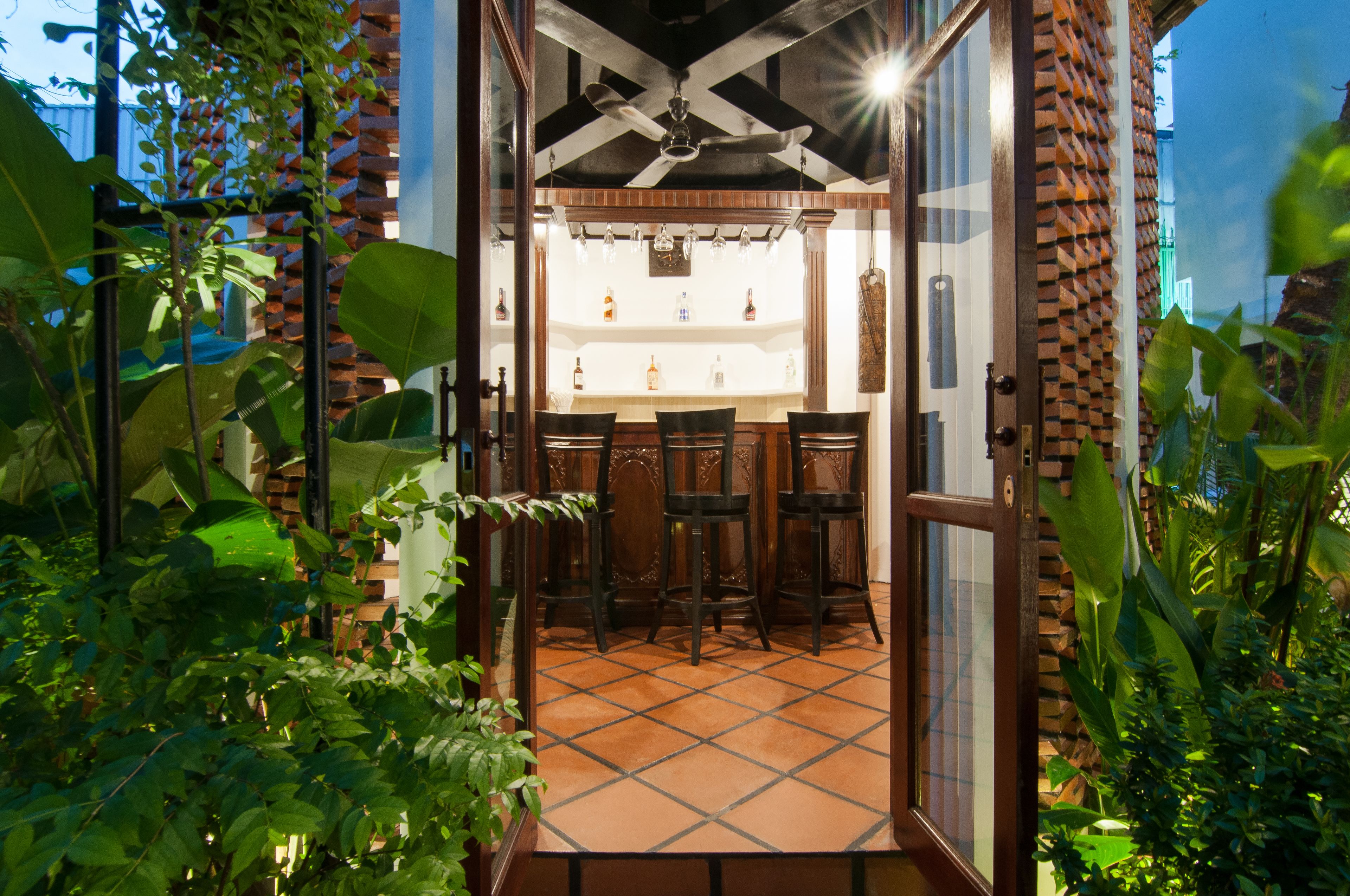 2 間酒吧/酒廊、2 間池畔酒吧