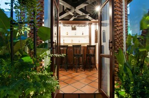 2 bar/lounge, 2 bar tepi kolam renang