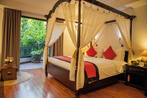 Egyptian cotton sheets, premium bedding, minibar, in-room safe - La Rose Suites (Phnom Penh)