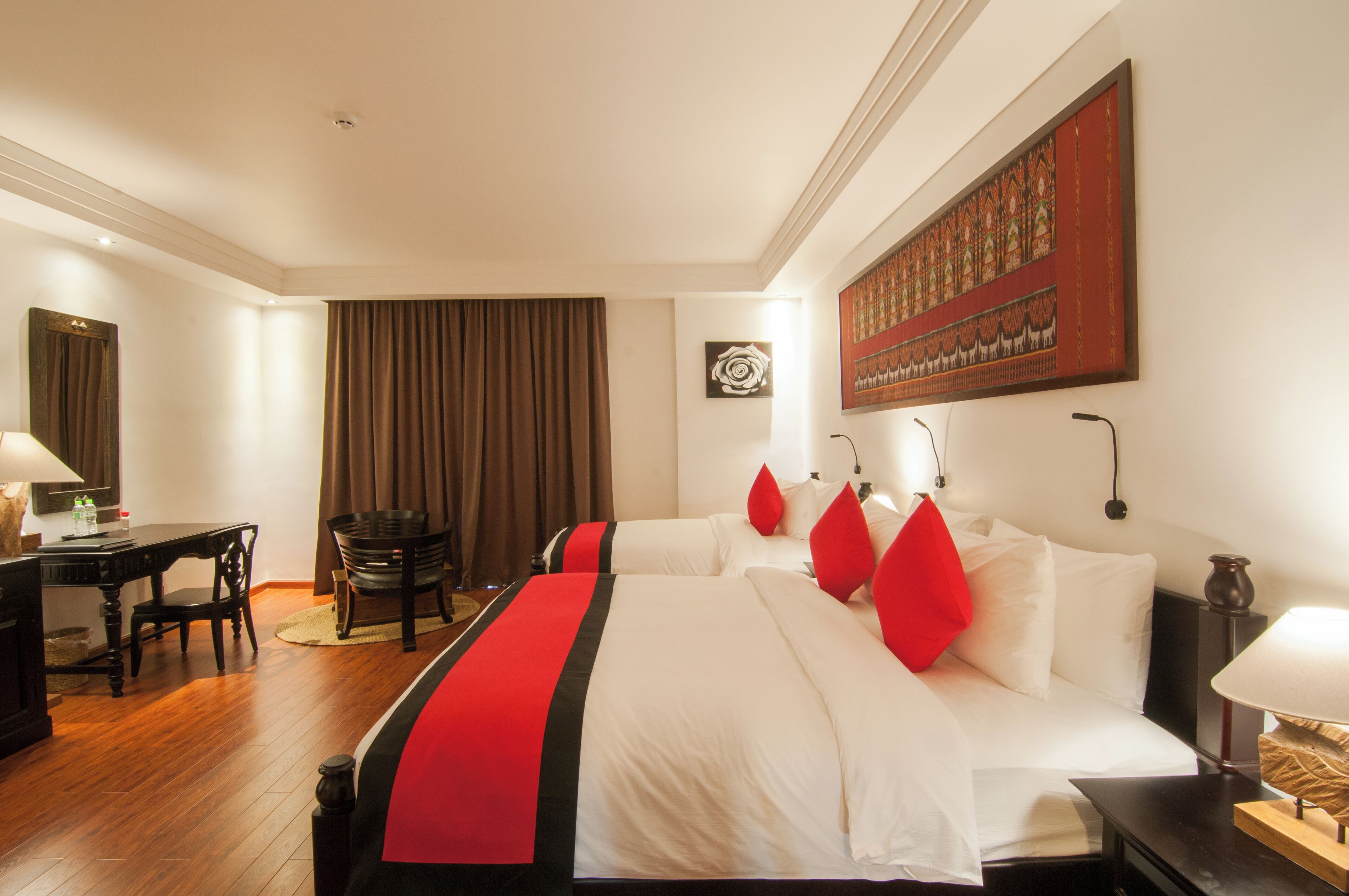 La Rose Premium Twin | Egyptian cotton sheets, premium bedding, minibar, in-room safe