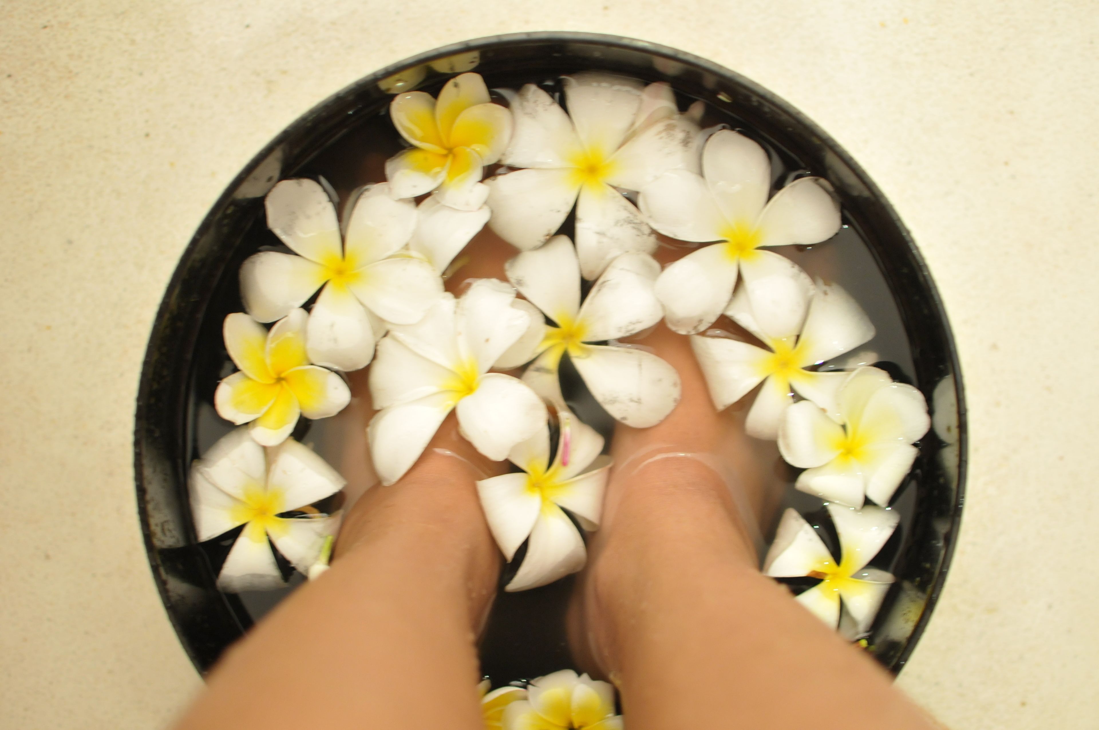 body treatments, aromatherapy, body wraps, body scrubs, detox wraps