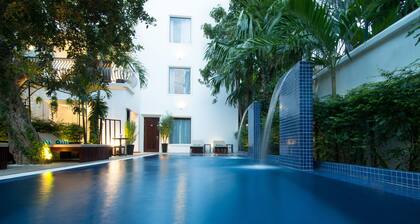 La Rose Suites