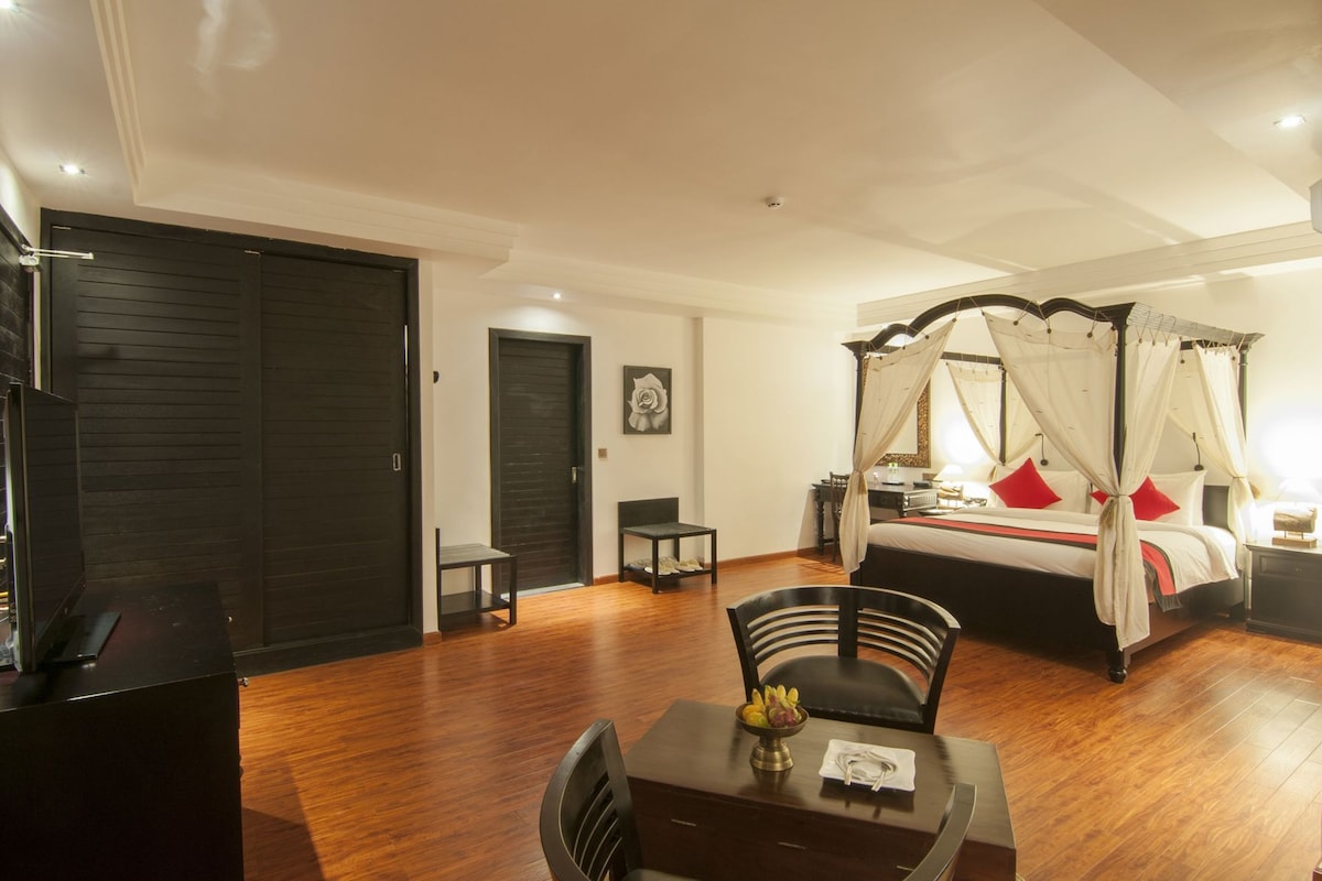 Egyptian cotton sheets, premium bedding, minibar, in-room safe