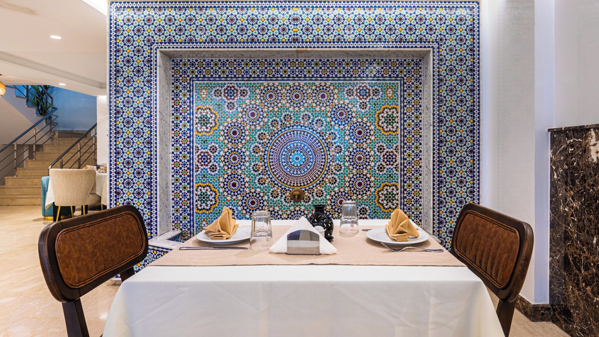 Petit déjeuner, déjeuner et dîner servis sur place