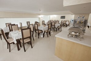 Daily buffet breakfast (MAD 70 per person)