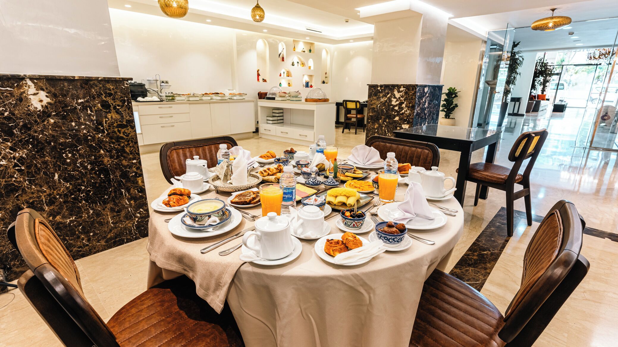 Daily buffet breakfast (MAD 70 per person)