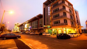 Front of property – evening/night - Terra Nova Hotel (Malacca City)