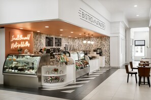Cafe - Hotel Atwater (Avalon)