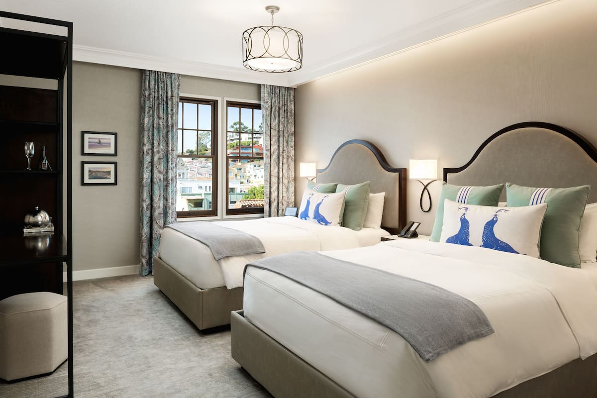 Frette Italian sheets, premium bedding, in-room safe, iron/ironing board