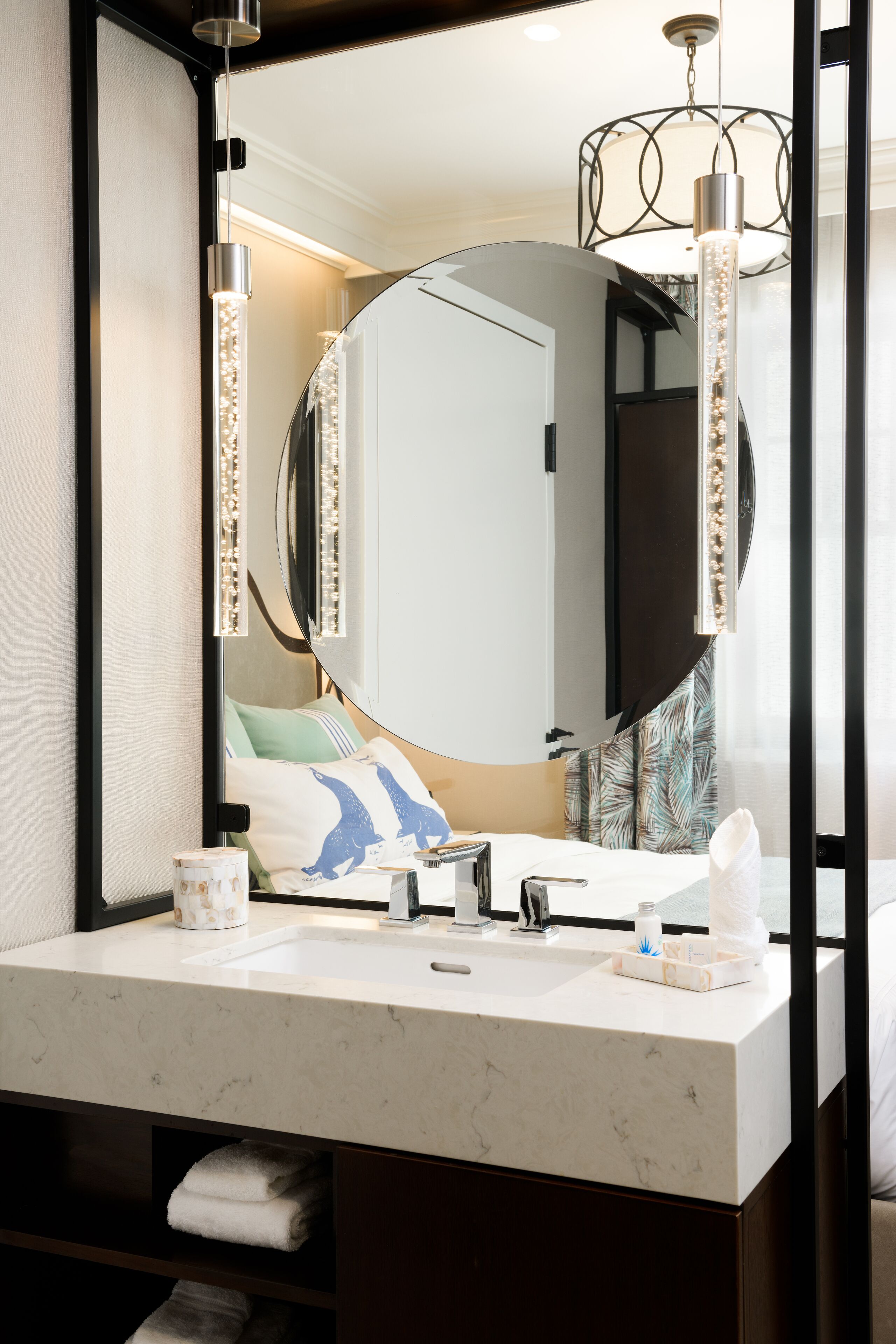 classic room, 1 queen bed | bathroom sink