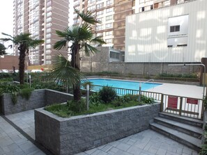 Outdoor pool - SyS Suites (Santiago)