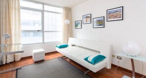 Apartamento, 1 quarto (Nueva San Martin, 1490) | Área de estar | Smart TV 52 polegadas com canais a cabo