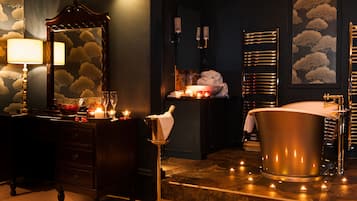Deep-soaking bathtub