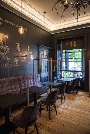 Breakfast, lunch, dinner served; local cuisine - No 11 (Edinburgh)