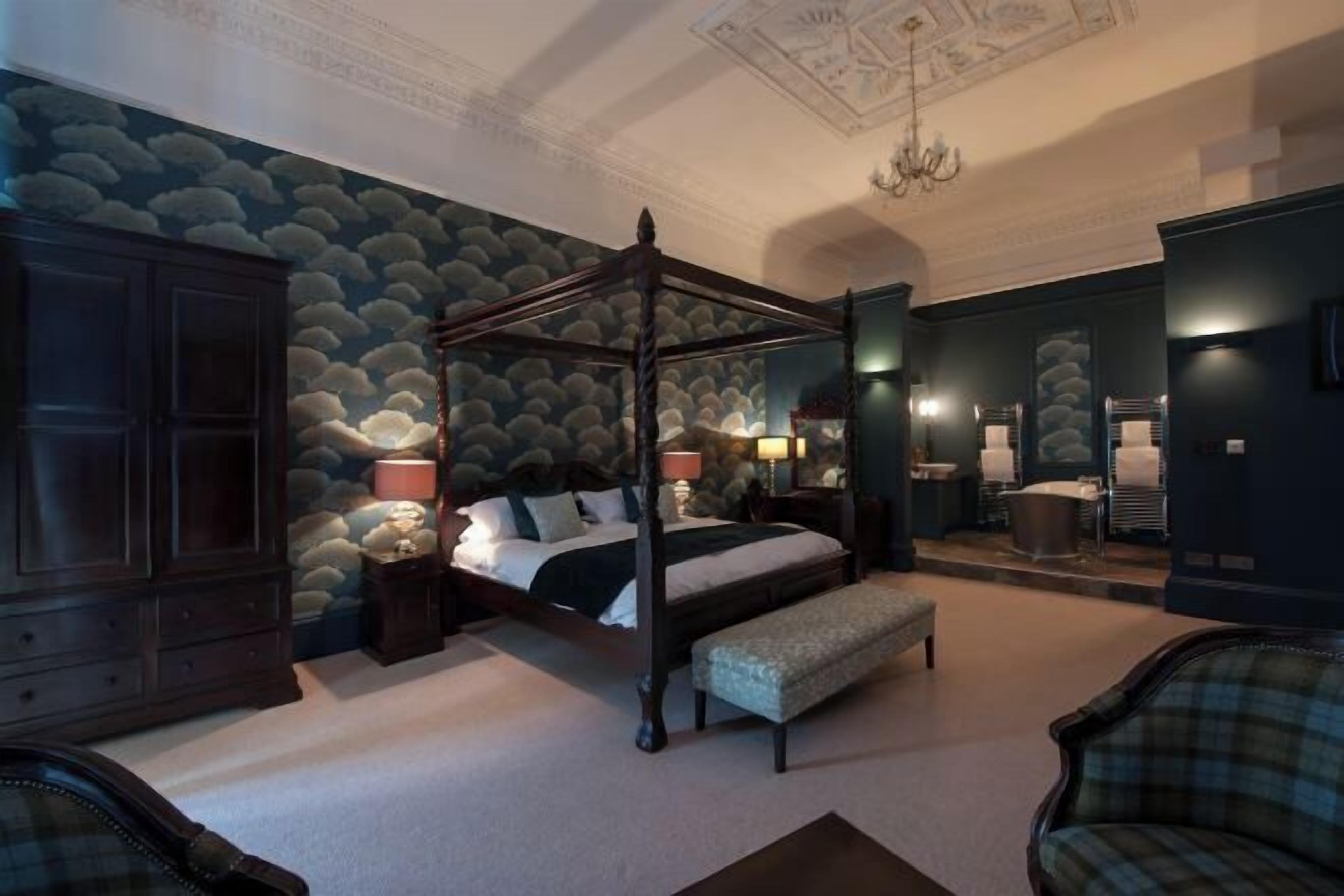 Egyptian cotton sheets, individually decorated, individually furnished