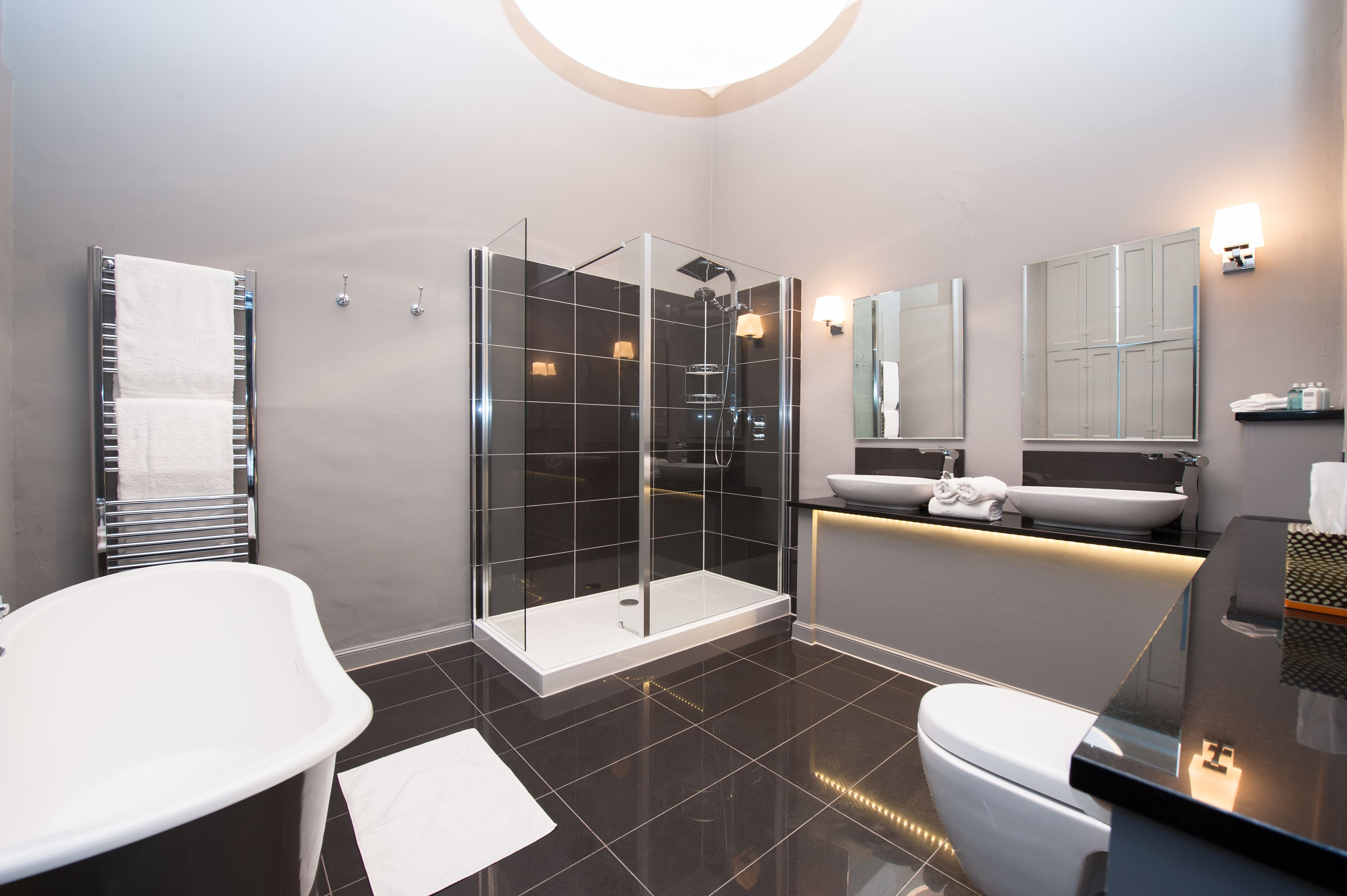 georgian suite | bathroom | designer toiletries, hair dryer, towels