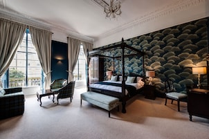 Georgian Suite | Egyptian cotton sheets, individually decorated, individually furnished