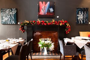 Breakfast, lunch, dinner served; local cuisine  - No 11 (Edinburgh)