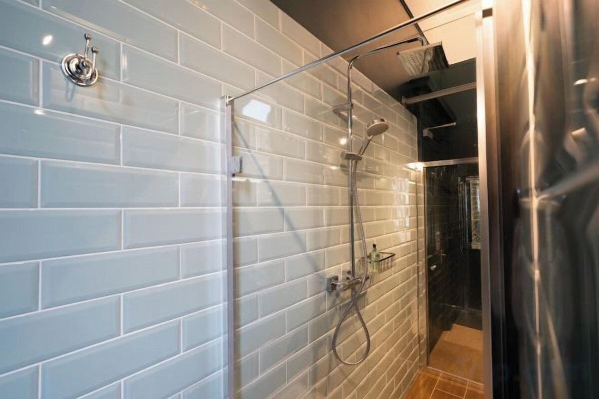 Bathroom | Designer toiletries, hair dryer, towels