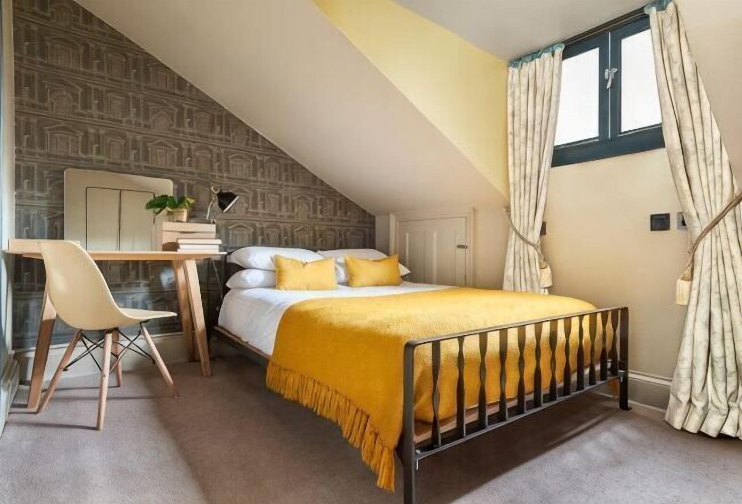 Egyptian cotton sheets, individually decorated, individually furnished