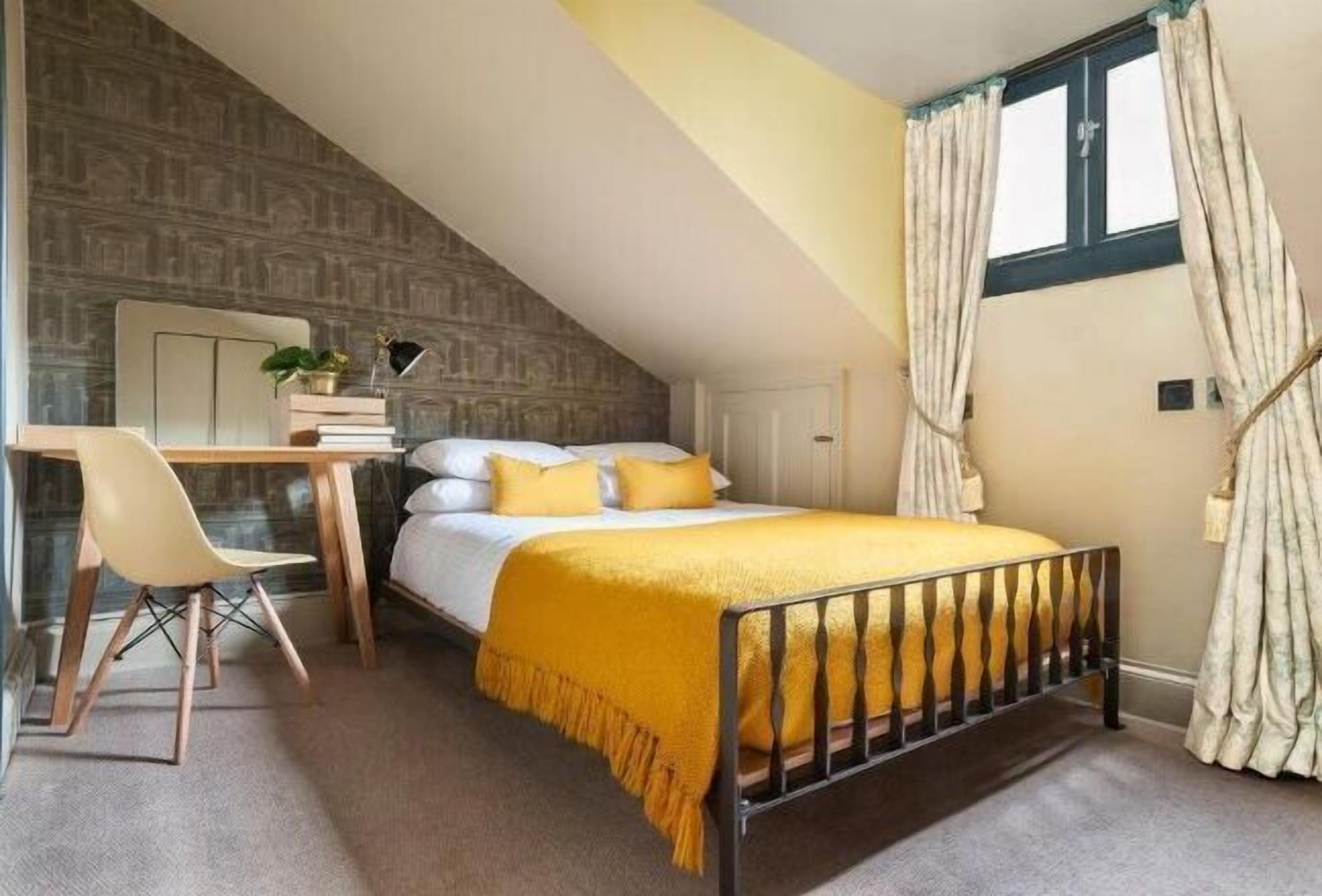 Egyptian cotton sheets, individually decorated, individually furnished