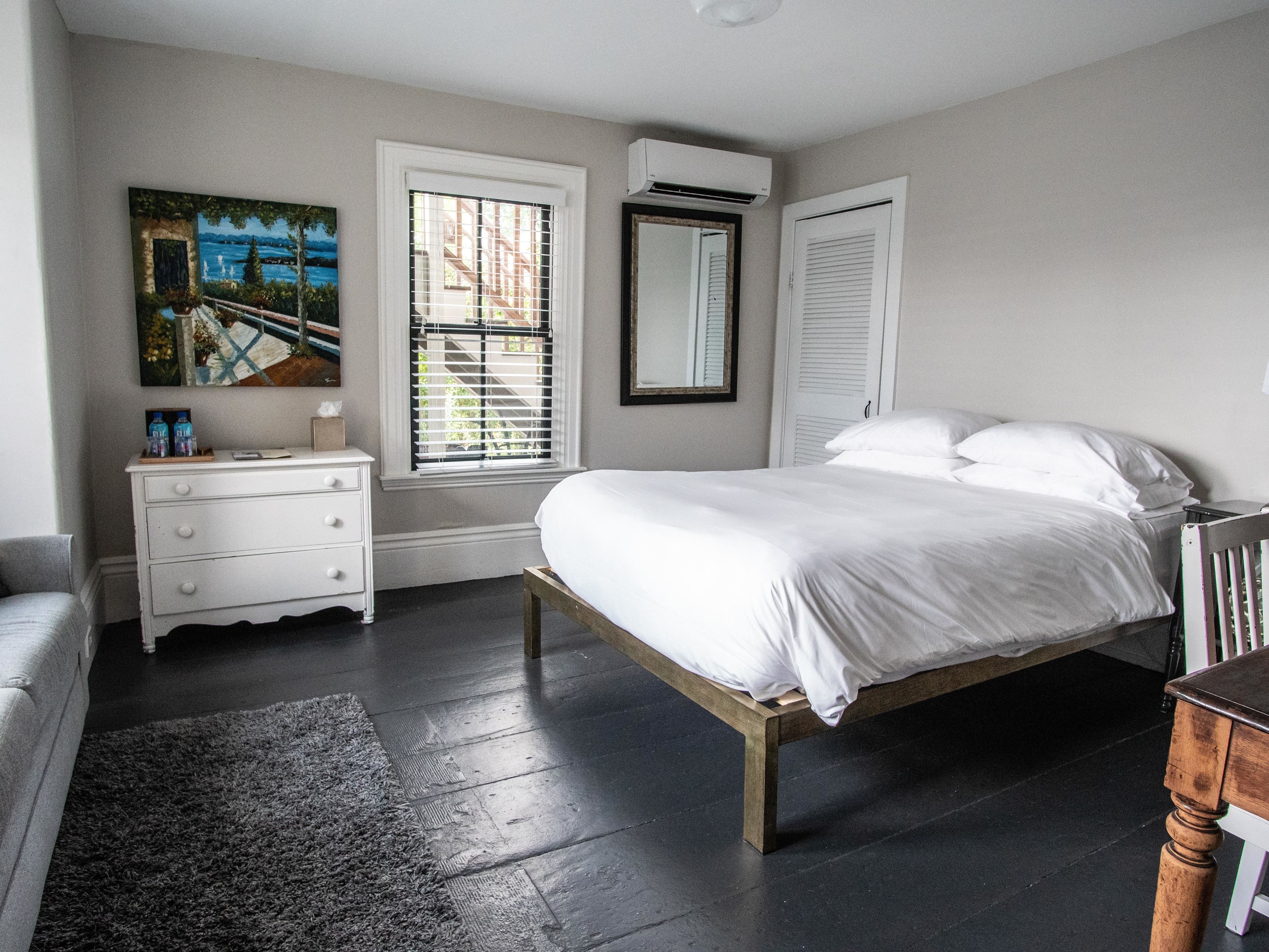 standard room, 1 queen bed | iron/ironing board, free wifi, bed sheets