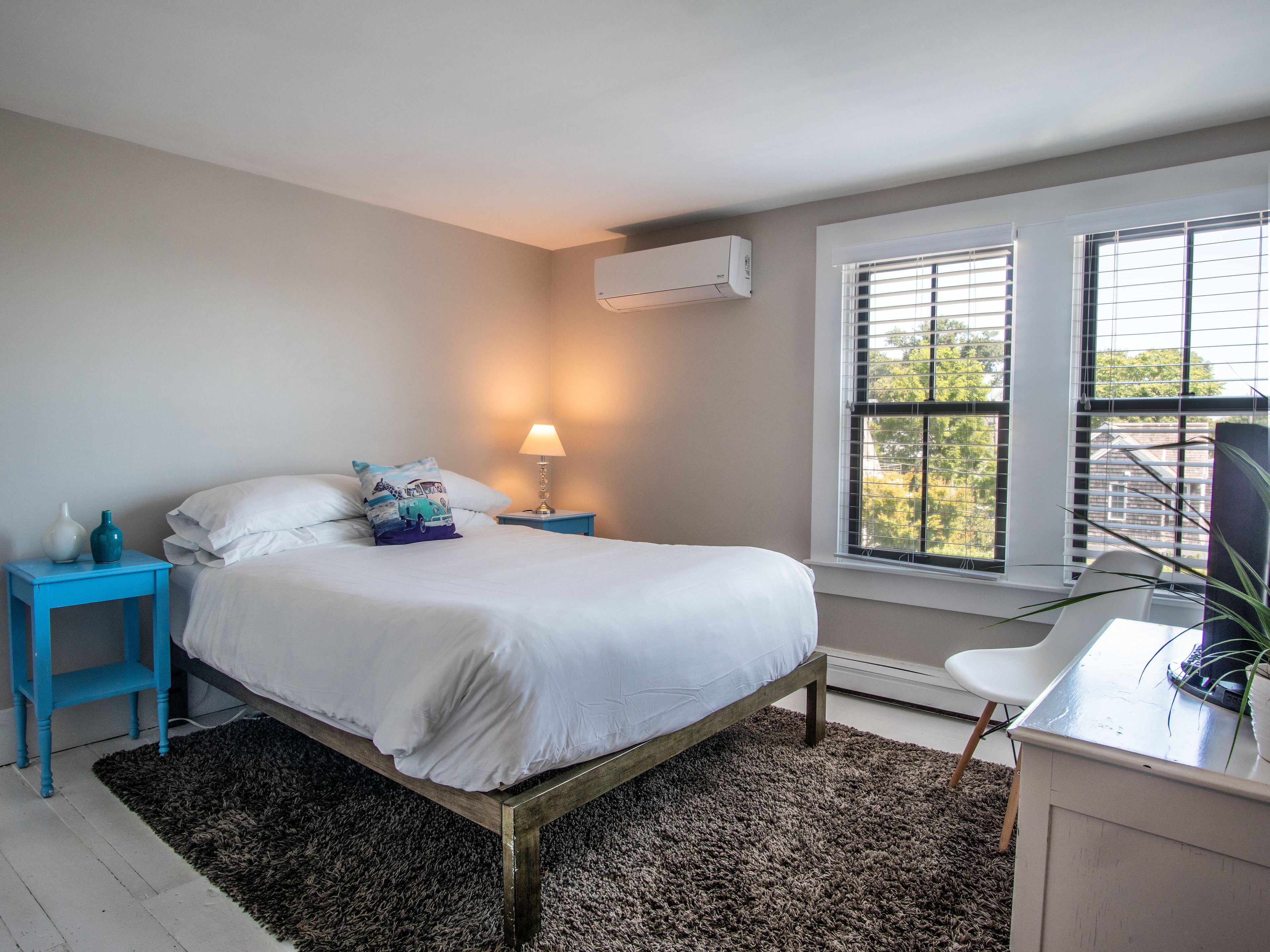 standard room, 1 queen bed | iron/ironing board, free wifi, bed sheets