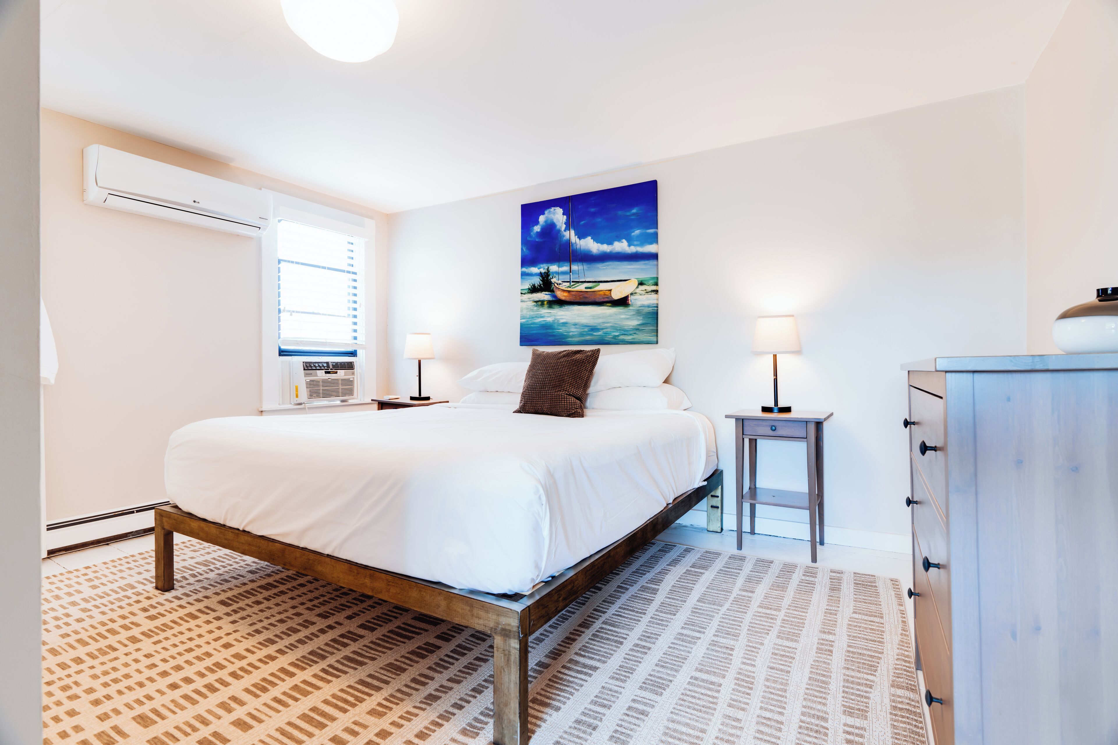 deluxe suite, 1 king bed, balcony (junior suite) | iron/ironing board, free wifi, bed sheets