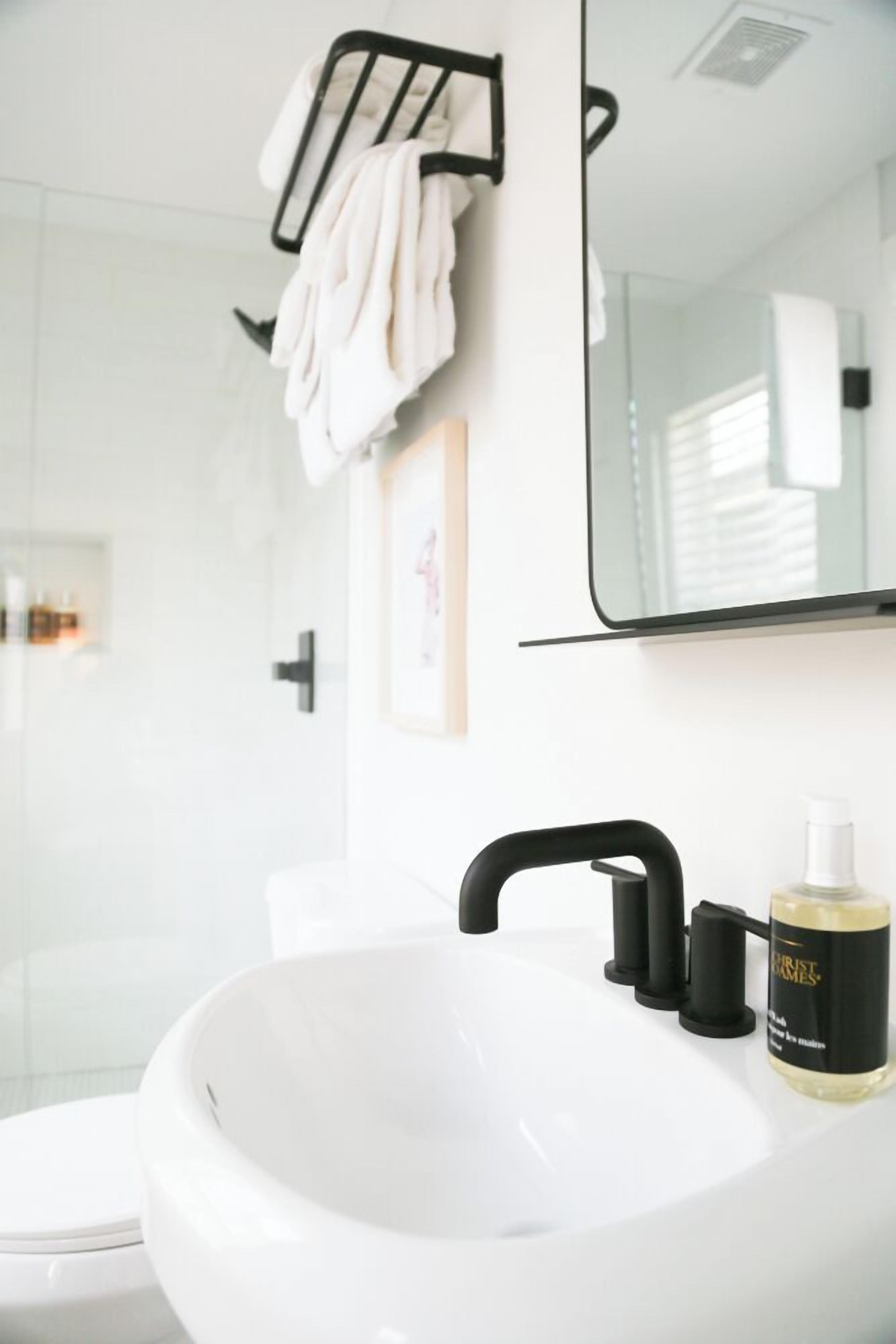 deluxe room, 1 king bed | bathroom | shower, hair dryer, towels