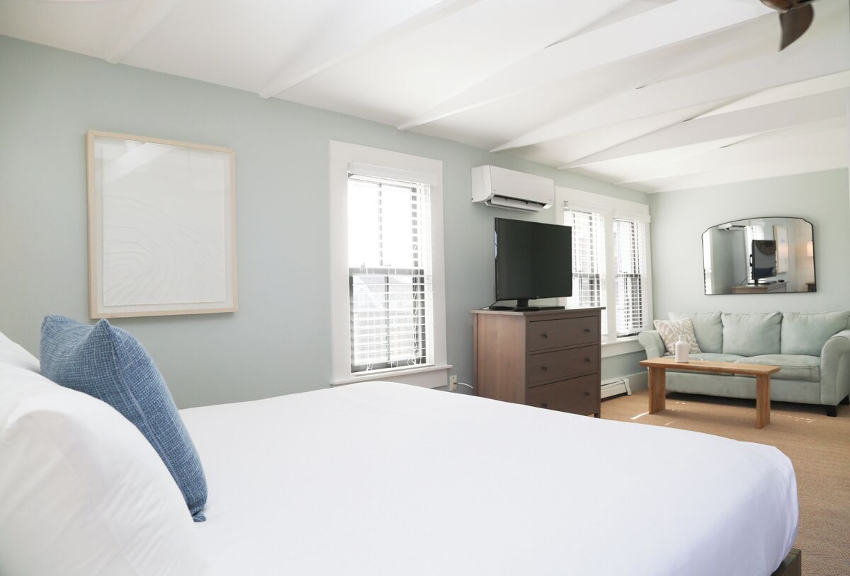 deluxe room, 1 king bed, balcony | iron/ironing board, free wifi, bed sheets