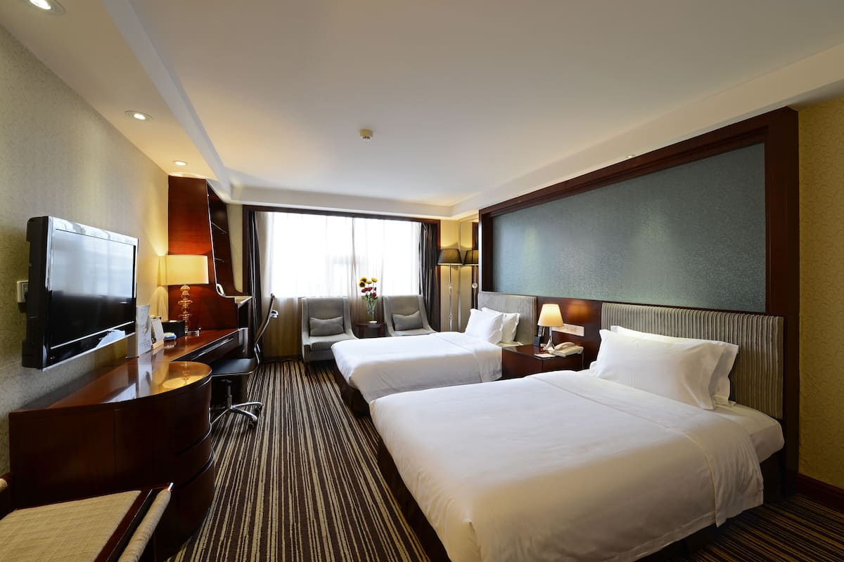 Business Twin Room | Premium bedding, minibar, in-room safe, desk