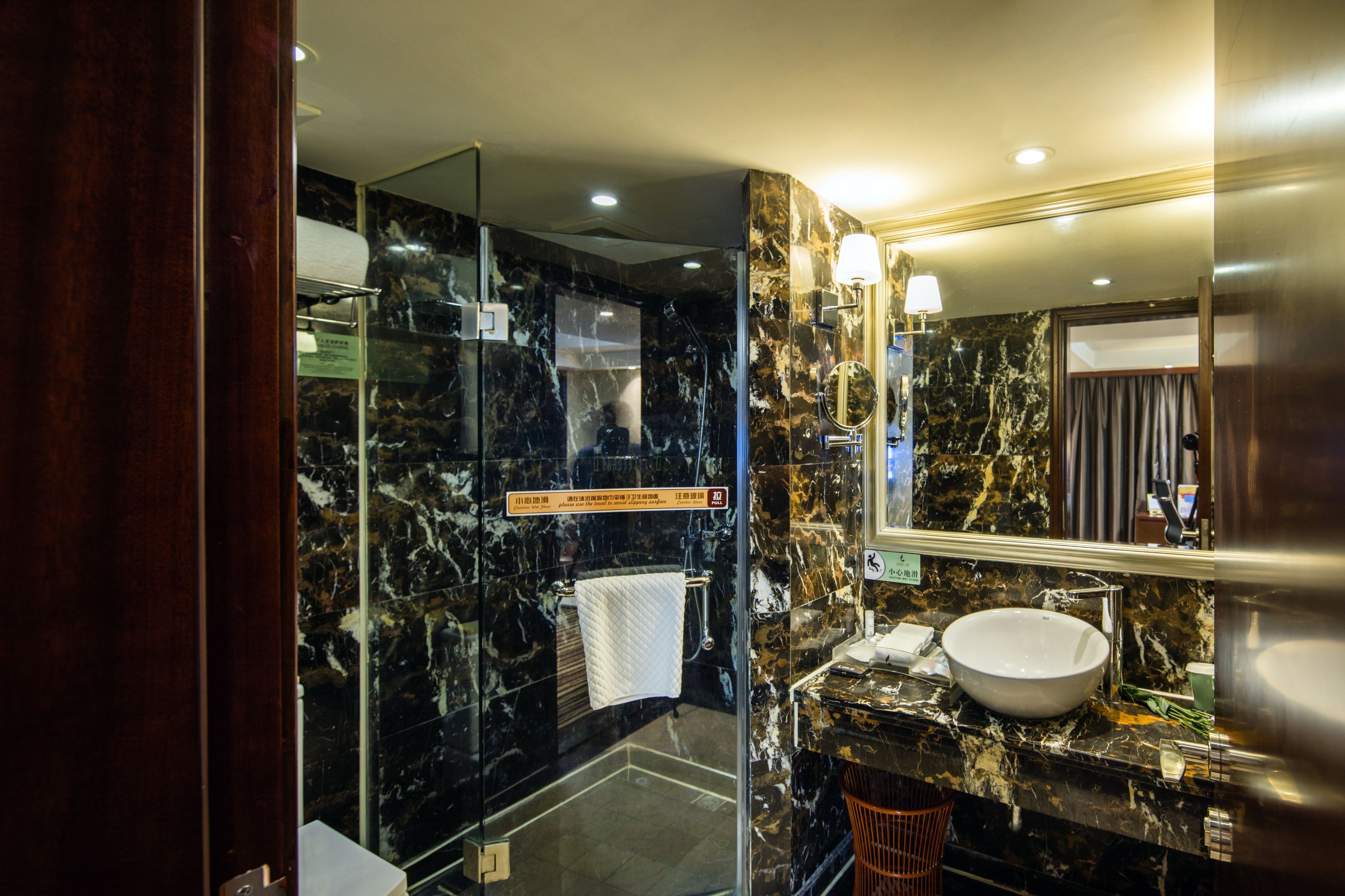 business suite | bathroom shower