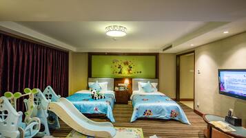 Kids Twin Bed Room | Premium bedding, minibar, in-room safe, desk