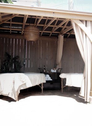 Espace de soins en plein air, sauna, bain à remous, hammam