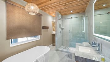 Camera Deluxe | Bagno | Asciugacapelli, asciugamani, sapone, shampoo
