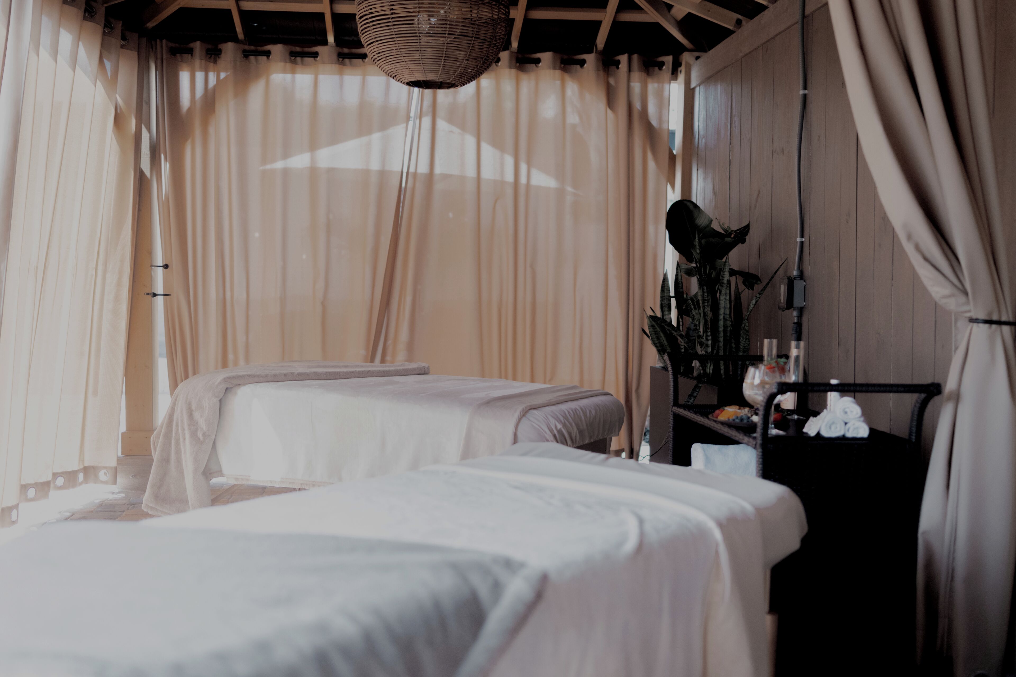 Espace de soins en plein air, sauna, bain à remous, hammam