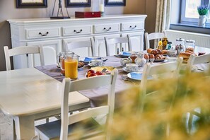 Daily continental breakfast for a fee - Wellness B&B De Zevenslaper (Geetbets)