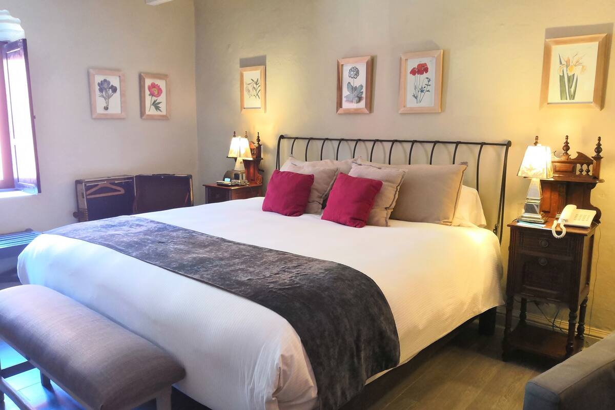 Habitación superior | Ropa de cama de alta calidad y edredones de plumas