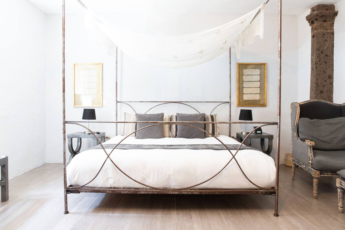 Habitación junior | Ropa de cama de alta calidad y edredones de plumas