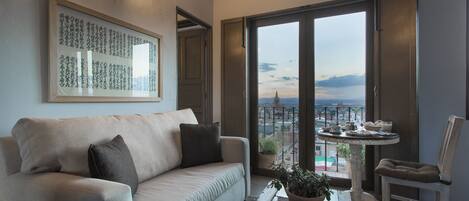 Deluxe Room, 1 Queen Bed, City View | Balcony