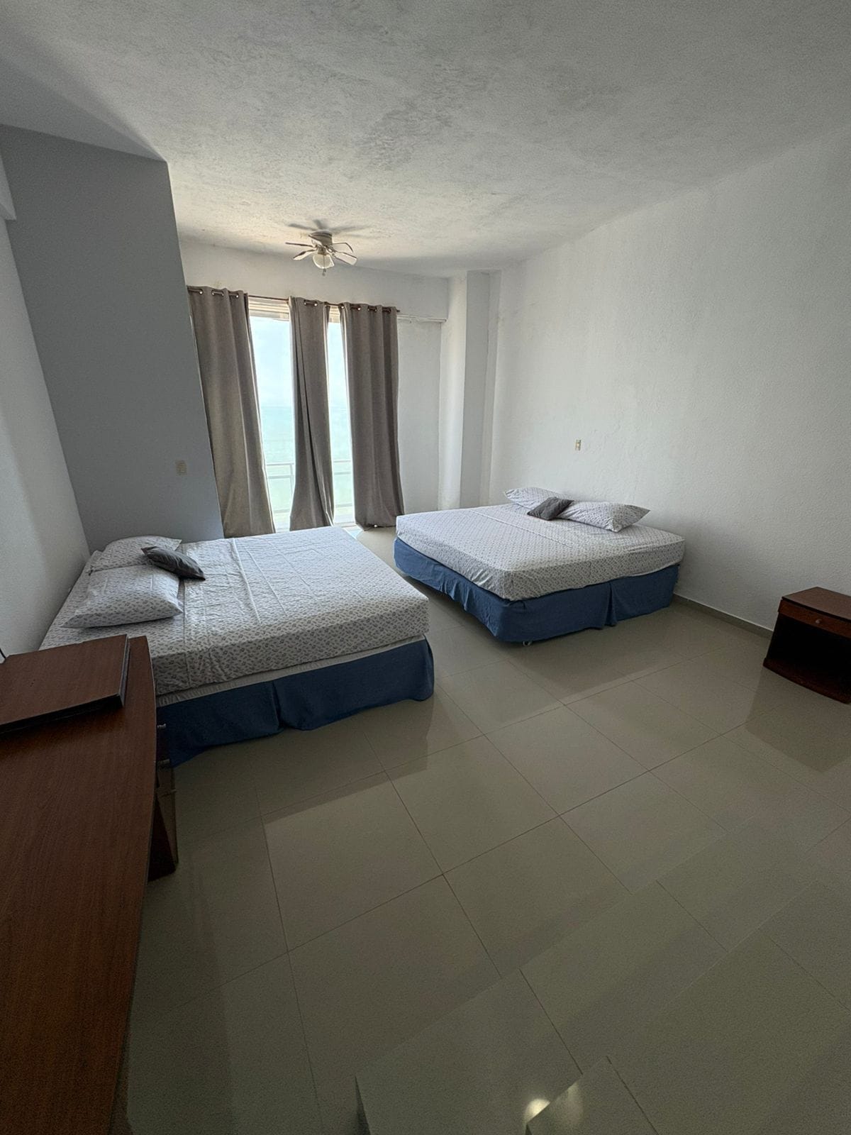 Quarto casal luxo | Escrivaninha, ferros/tábuas de passar roupa, Wi-Fi de cortesia